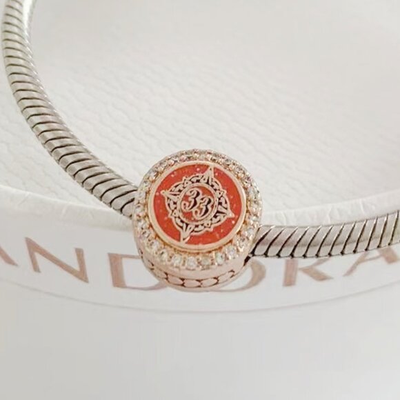 2021 Pandora Winter Release 925 Sterling Silver Disney World Club 33 Charm - Picture 1 of 4